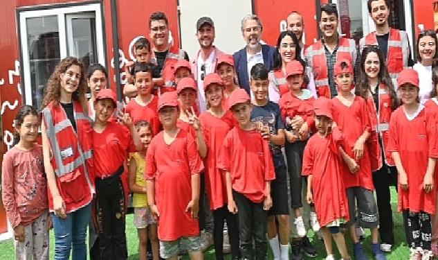 Aras Bulut İynemli, Türkiye Vodafone Vakfı “Yarını Kodlayanlar” Projesi İçin Kahramanmaraş’ta Çocuklarla Buluştu