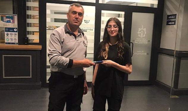 Düşürülen cüzdan ve telefon sahiplerine ulaştırıldı