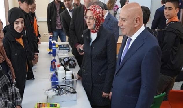 Keçiören’de Yeni Bir Laboratuvar Sınıfı ve Kütüphane Daha Açıldı