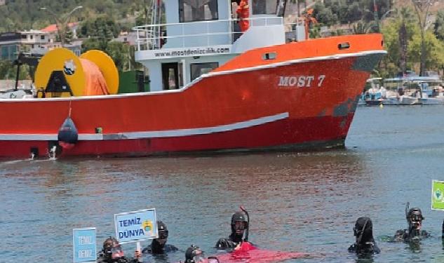 Aliağa Sahilde Deniz Temizliği Yapıldı