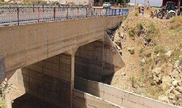 Antalya Büyükşehir Belediyesi Yakaçiftlik’e sulama amaçlı bürz temin etti