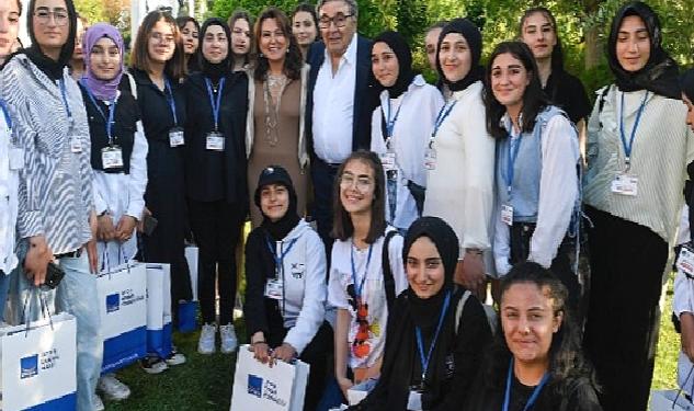 Aydın Doğan Vakfı, başarılı öğrencileri İstanbul gezisiyle ödüllendirdi