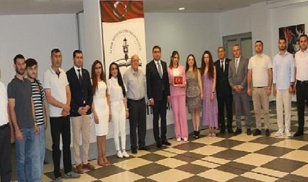 Azerbaycanlı Öğretmen ve Eğitim Yöneticileri İzmir İl Milli Eğitim Müdürü Dr. Murat Mücahit Yentür’ü Makamında Ziyaret Etti
