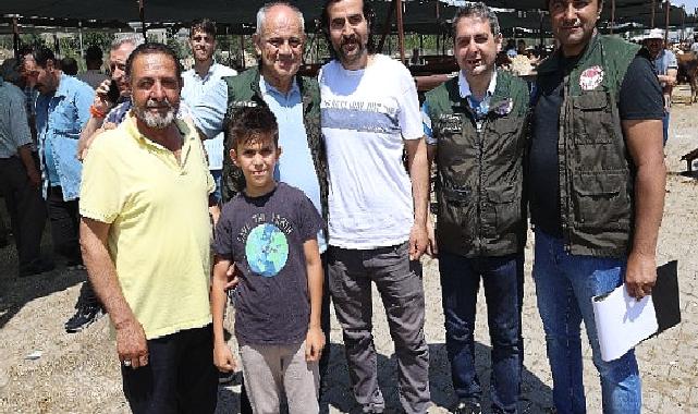 Başkan Esat Öztürk Kurban pazarını ziyaret etti