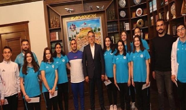 Başkan Savran Başarılı Sporcuları Ödüllendirdi