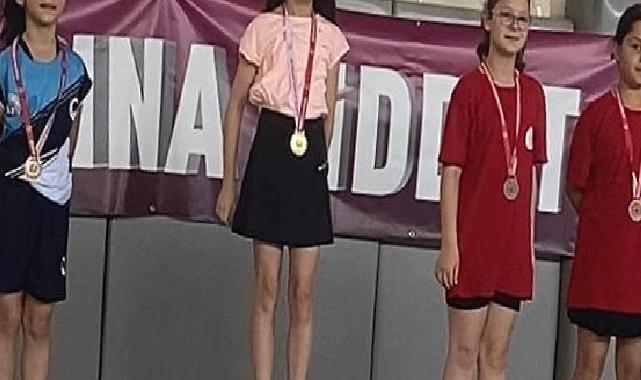 Bayraklılı sporculardan ‘Badminton’ başarısı