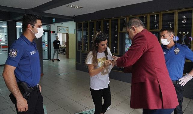 Çalık sınava saniyeler kala genç adayın yardımına koştu