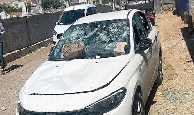 Dicle Elektrik Ekibine Saldırıp Direkleri Tahrip Ettiler
