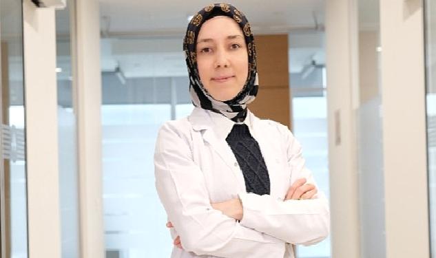 Diş aralarının temizliği için en etkili yöntem diş ipi kullanmak
