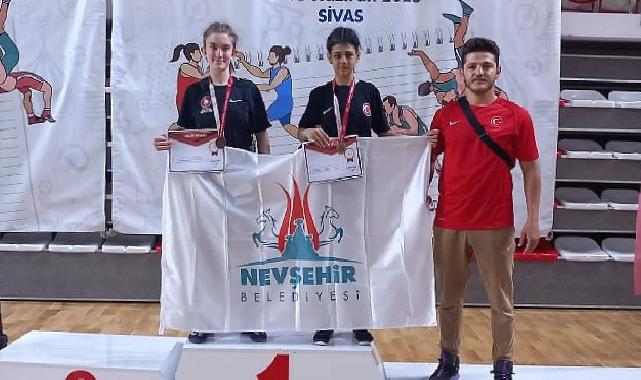 Güreşçiler Sivas’tan Altın ve Bronz madalya ile dönüyor