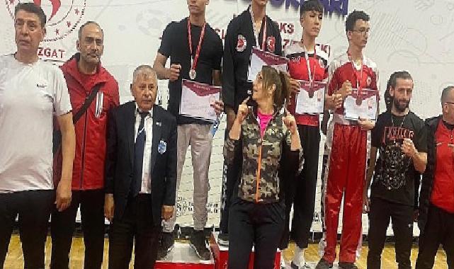 İzmirli Öğrencilerden Yeni Madalyalar