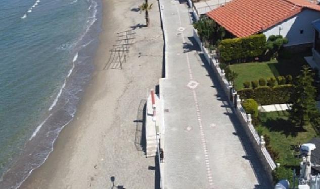 Menderes Belediyesi tarafından Özdere 14 Evler Sahil Yolu yapılan çalışma ile yenilendi