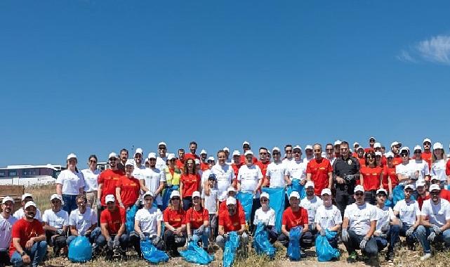 Philip Morris Türkiye ve Torbalı sanayi kuruluşları çalışanları Fetrek Çayı’ında temizlik yaptı