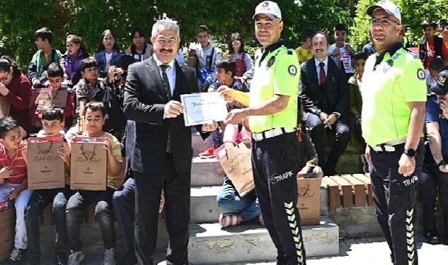 Selçuklu Belediyesi örnek okul dışı öğrenme ortamlarından olan ve çocuklara trafik bilincini küçük yaştan itibaren aşılayan Trafik Eğitimi verdi