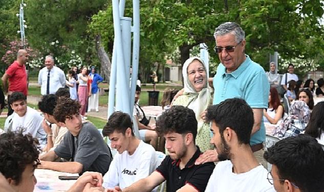 Sınav öncesi öğrencilere motivasyon yemeği
