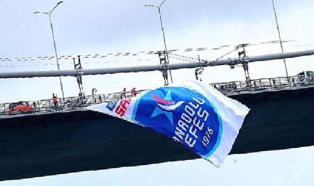 Anadolu Efes’in Şampiyonluk bayrakları bir kez daha İstanbul Boğazı’nda