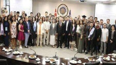 Ankara Üniversitesinde uluslararası mezunlar için veda programı