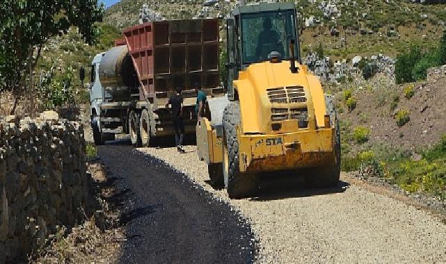Antalya Büyükşehir Belediyesi Günnercik yayla yolunu asfaltlıyor