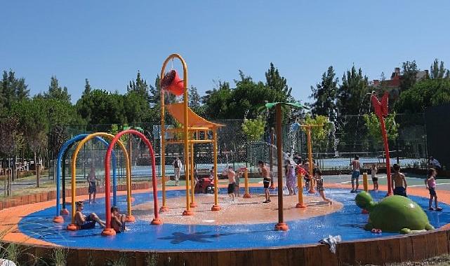 Aydınlı çocuklar sıcaklarda serinlemenin en güzel yolunu buldu