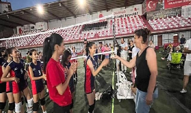 Bayraklı’da voleybol şenliği