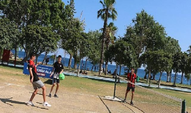 Büyükşehir’den gençlere ayak tenisi sahası