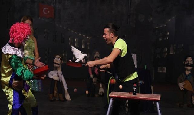 Çocuklar Sirk Gösterisi Ve Kukla Şovla Eğlendi