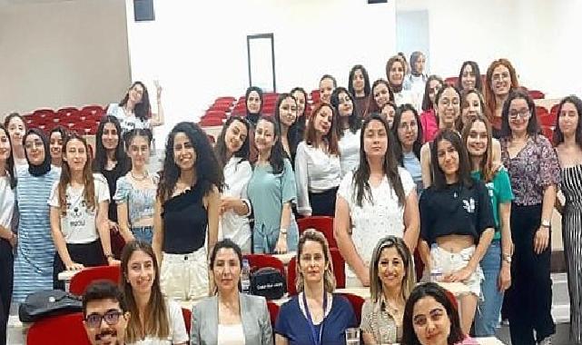 EÜ’de Ebelik öğrencilerine hamilelikte diş sağlığı eğitimi verildi