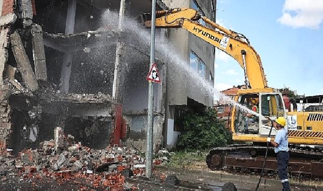 Fatih Mahallesi’ndeki 33 yıllık bina yıkıldı