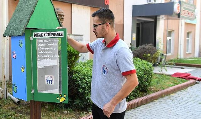 Geri Dönüşüm sokak kütüphanesi 