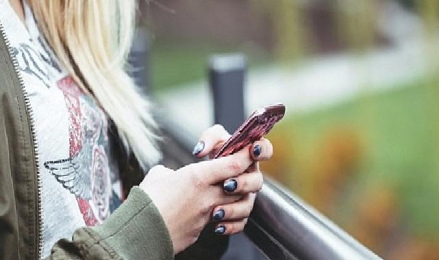 İnsanların yüzde 82’si başkalarının telefonunu kurcalıyor