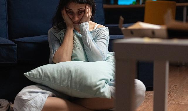 İş ve ev hayatı dengesini sağlamaya çalışan ebeveynlerin ruh sağlığını korumaları için 6 öneri
