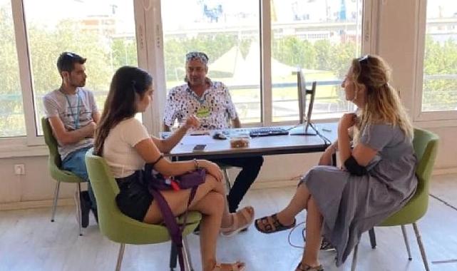 İzmir Büyükşehir, tercih zamanı da gençlerin yanında
