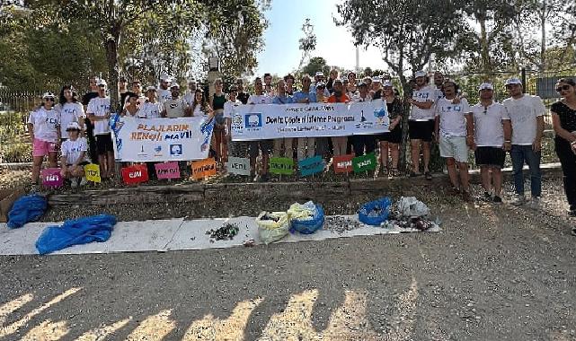 İzmir’de gençlerden deniz çöpü izleme etkinliği