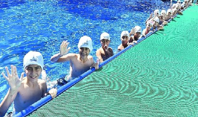 İzmir’de havuzlar kuruldu çocuklar mutlu