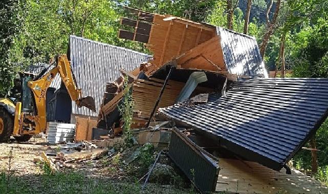 Kartepe’de Kaçak bungalov yapılar yıkıldı 