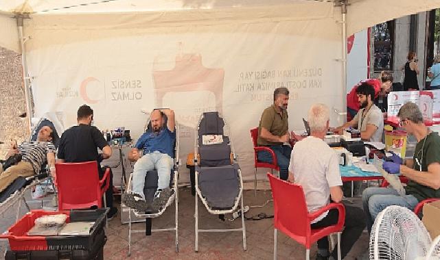 Kocaeli’de muhtarlardan Kızılay’a kan bağışı