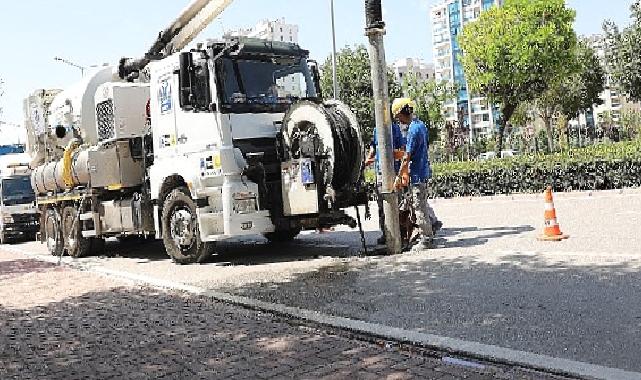 Konya Büyükşehir taşkın riskine karşı kanalizasyon hatlarını temizliyor