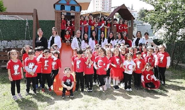 Nar çiçeklerinde tatil zamanı