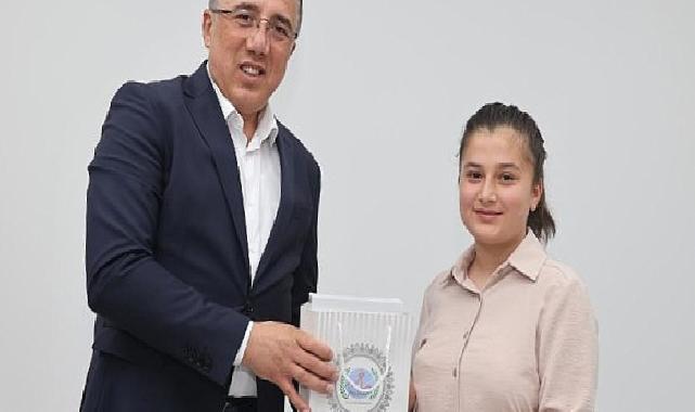 Nevşehir Belediyesi LGS’de ilk 50’ye giren Öğrencileri ödüllendirdi 