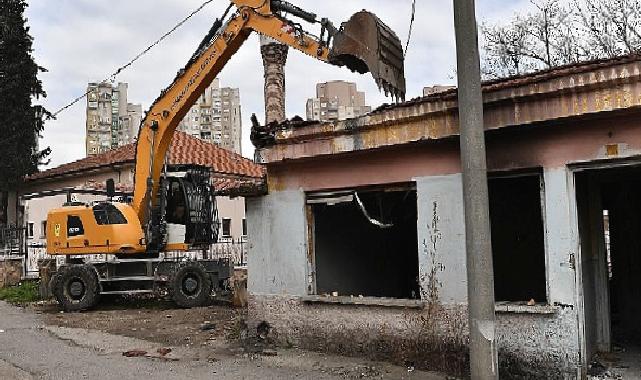 Tarihi bölge metruk binalardan temizlendi