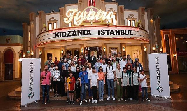 Yıldız Entegre’den görme engelli depremzede çocuklara WeWALK akıllı baston hediye