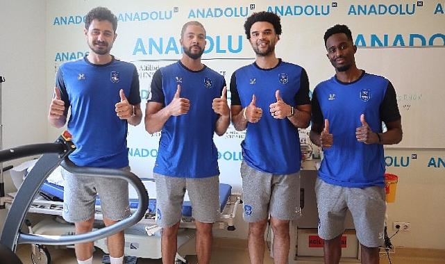 Anadolu Efesli 4 basketbolcu sağlık kontrolünden geçti