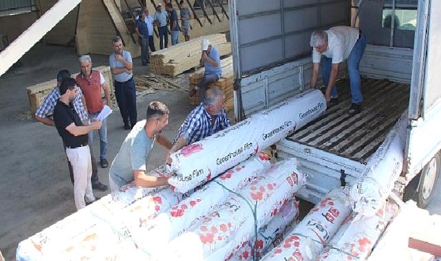 Antalya Büyükşehir’den Aksulu çiftçilere sera naylonu yardımı