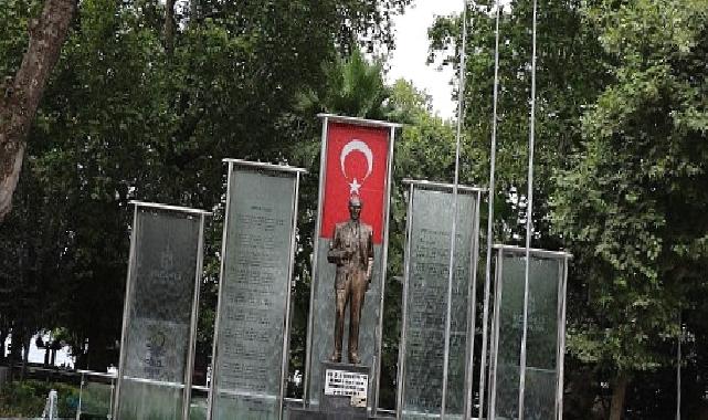 Atatürk heykelinin bakımı tamamlandı