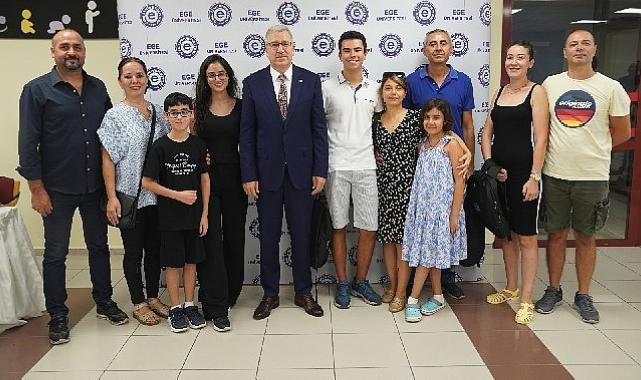 Başarılı öğrencilerin kayıtlarını Rektör Prof. Dr. Budak yaptı