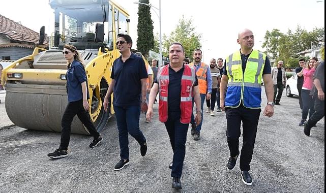Başkan Böcek Döşemealtında asfalt çalışmalarını inceledi