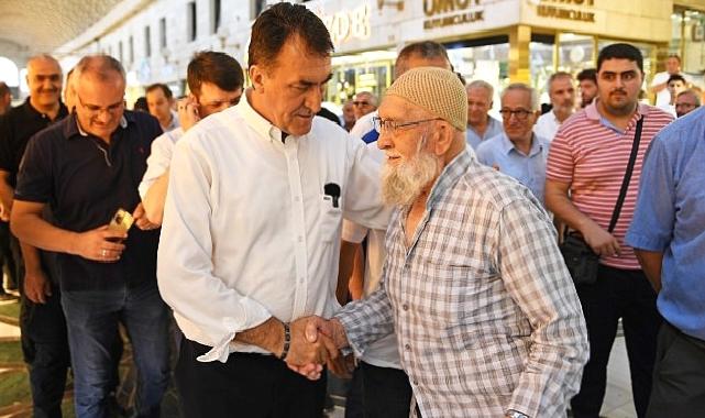Başkan Dündar, çarşı esnafıyla gönül gönüle