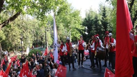 Çankaya Belediyesi, 30 Ağustos Zafer Bayramı’nın 101. Yılını Çankaya’nın dört bir yanında bando gösterileri ve konserlerle kutlayacak.