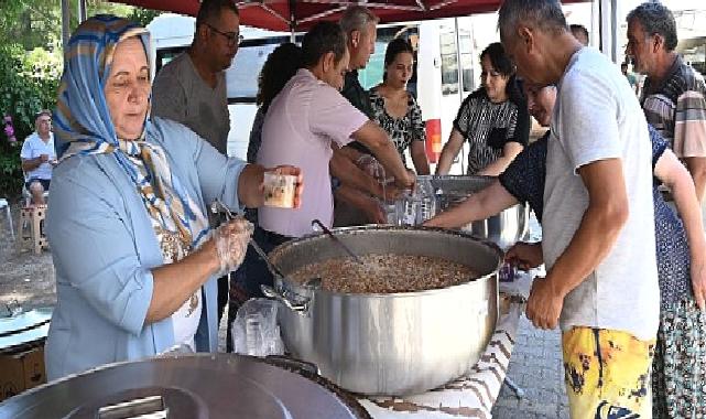 Çıralı Mahallesi’nde vatandaşlara aşure ikramı