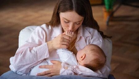 Emzirme hem anneyi hem de bebeği rahatlatır